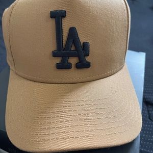NEW ERA LA CULTURE KONGS SNAPBACK IN TAN